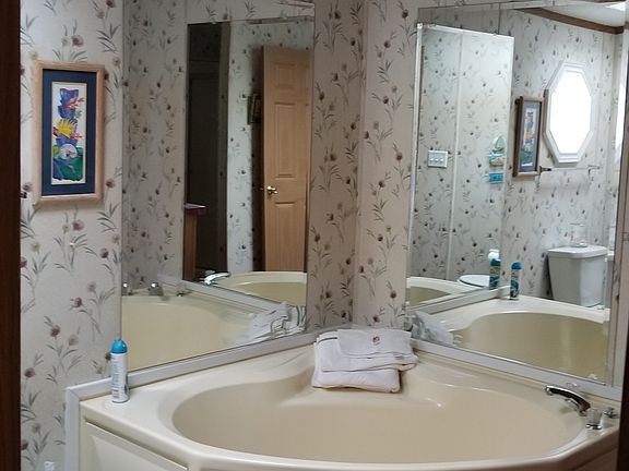 4th image of 4219 Heritage Ln