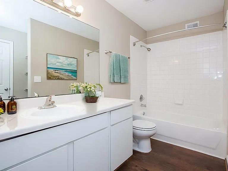 Kingsgate Apartments — Photo 6