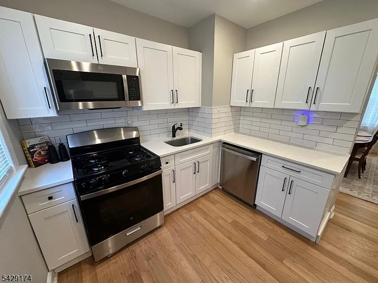 282 Weequahic Ave — Photo 6