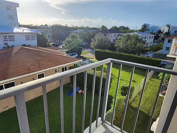 5th image of 1960 Marseille Drive #306