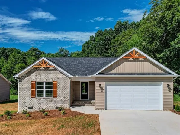 1824 Crutchfield Rd, Reidsville, NC 27320