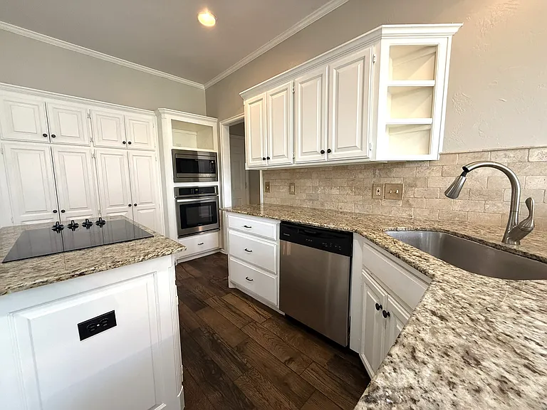 Brand new color for the kitchen and cabinents updated.