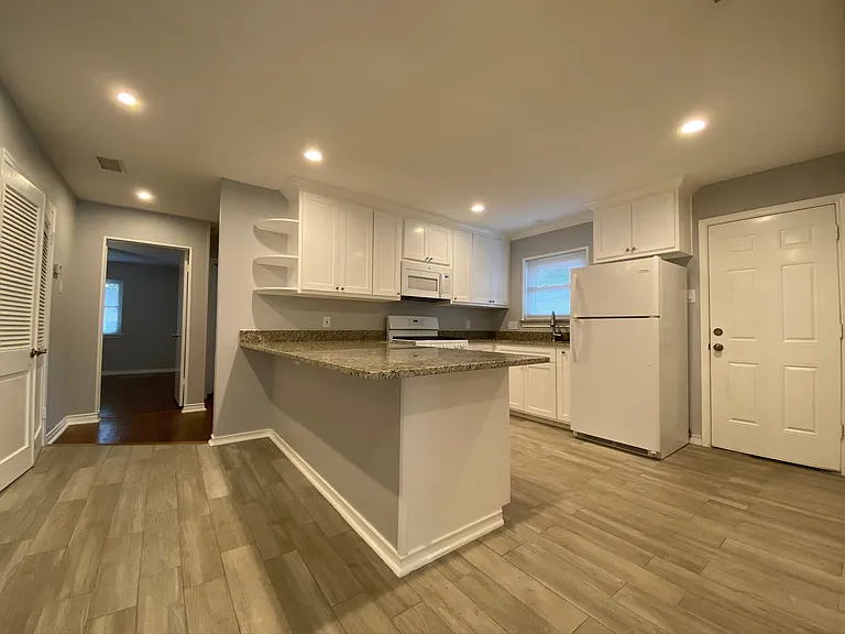 11005 Wyatt St — Photo 3