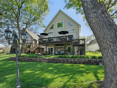 62 Beach Dr, Lake Tapawingo, MO, 64015