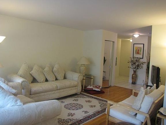 4th image of 1930 W Estes Ave #105