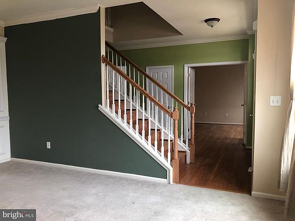 2nd image of 26 E Shakespeare Dr
