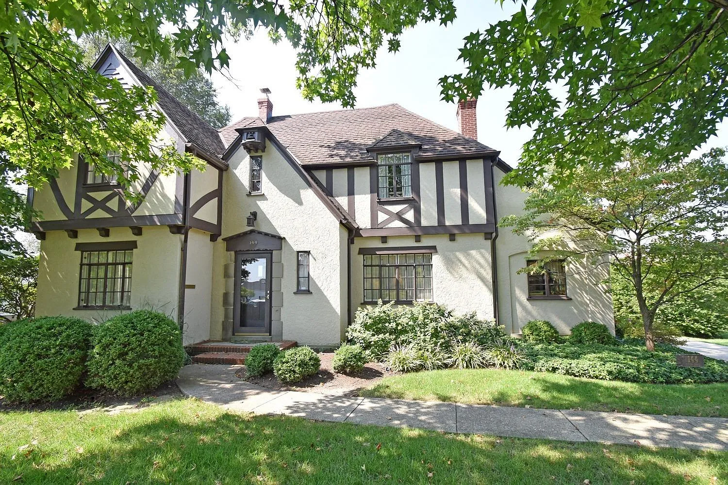 144 Eaton Dr photo 1