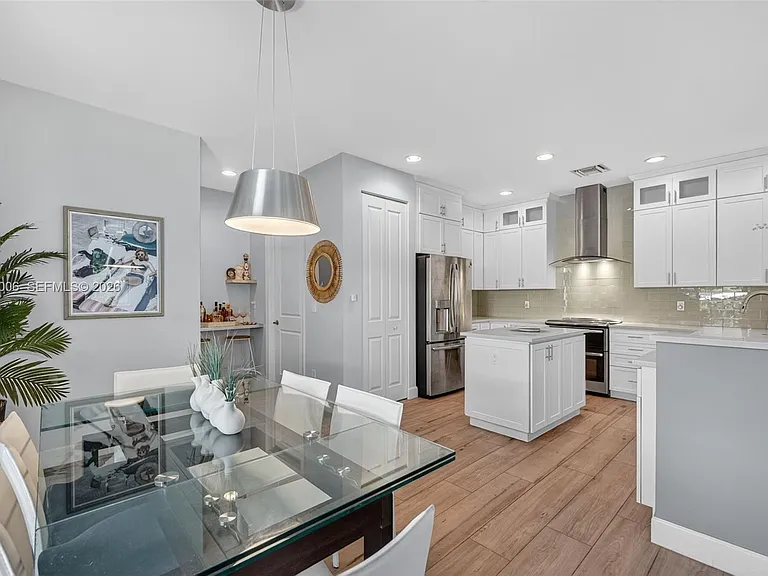 608 SW 15th St — Photo 17