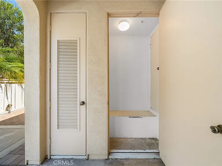 268 Lockford — Photo 32