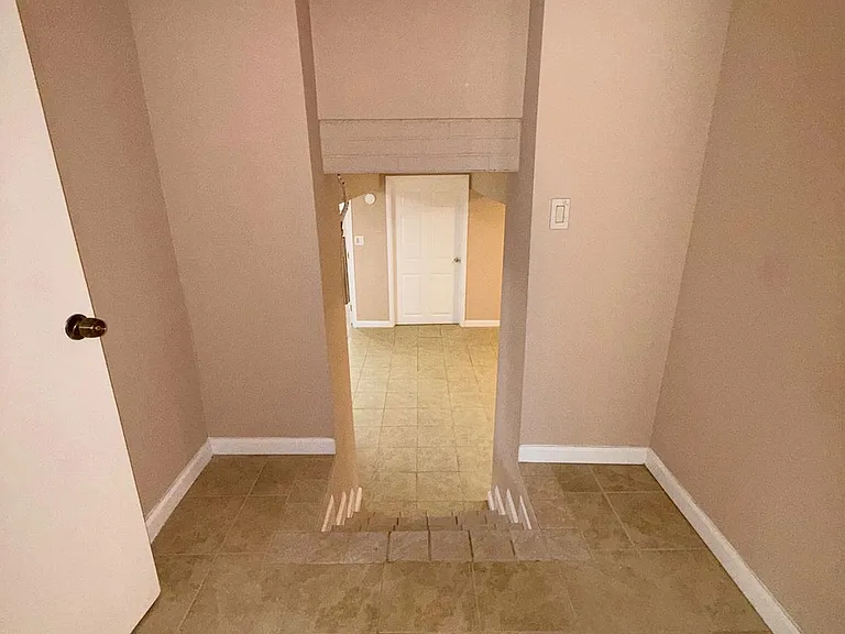 7104 Adelphi Rd — Photo 30