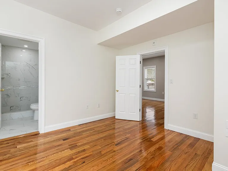 18 Baird St #2 — Photo 12