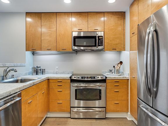 5th image of 2230 Mason St #M201