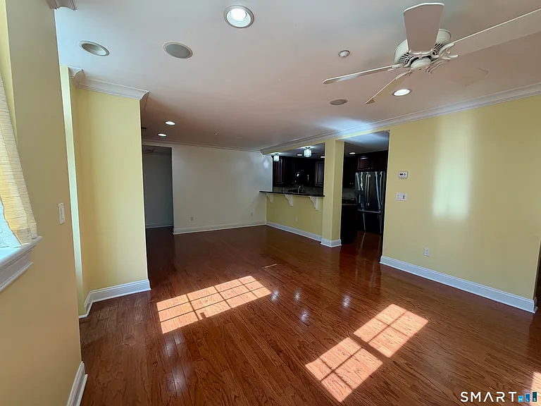 30 Schoolhouse Dr #105 — Photo 11