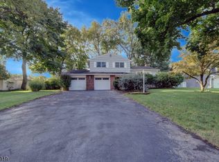 15 Jocelyn Pl, Pompton Plains, NJ 07444