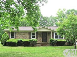 34 Oak Dr, Fayetteville, TN 37334