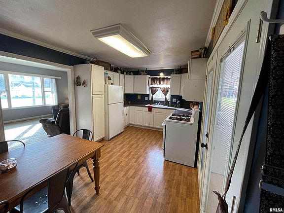 2nd image of 114 E Oglesby St