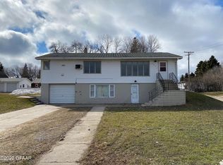 207 Park Ave N, Finley, ND 58230