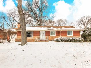 417 W Timber Ridge Dr, Peoria, IL 61615