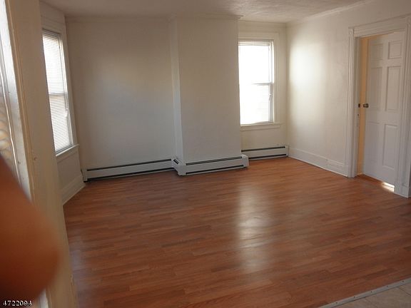 2nd image of 19 Carlton St