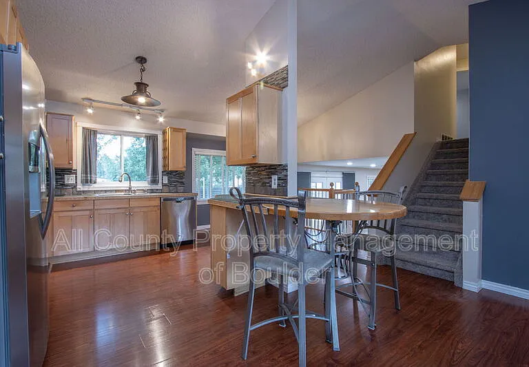 2124 Stuart St — Photo 6
