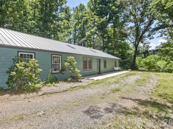 104 Pokeberry Ln #3A, Leicester, NC 28748
