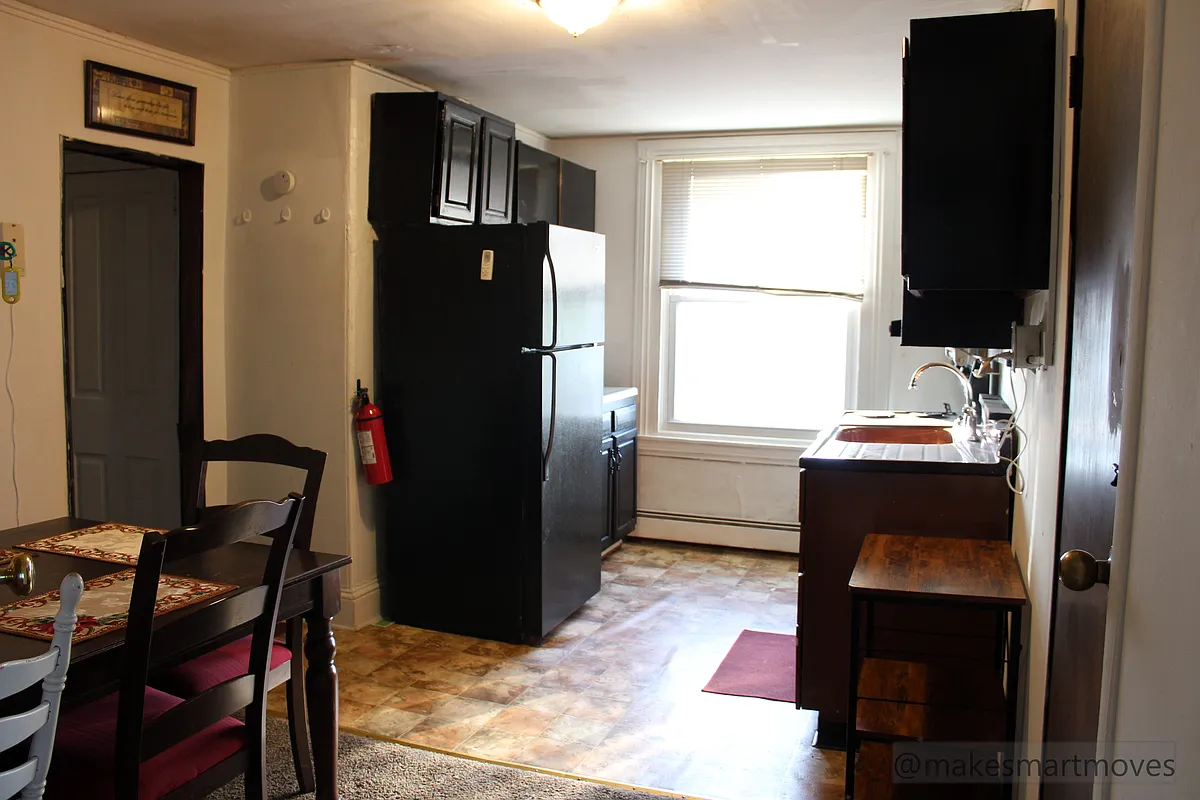 Building Photo - 835 W Marshall St #6