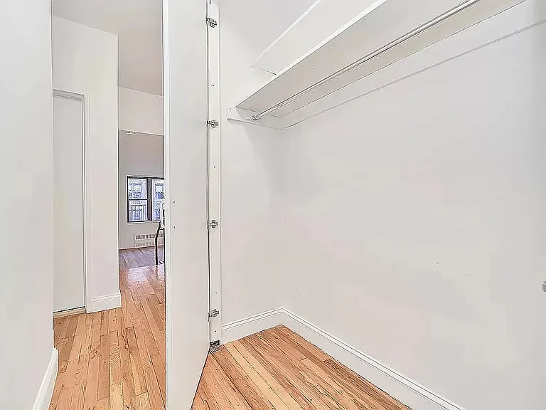 219 E 25th St #3A — Photo 4