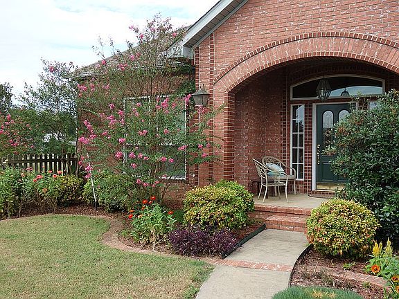 3rd image of 3315 Larkspur Ln