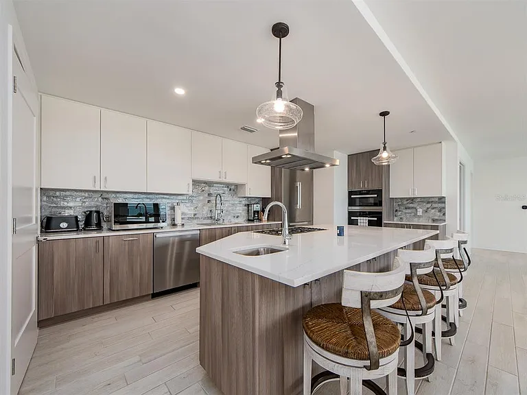 15 Avalon St #701 — Photo 15