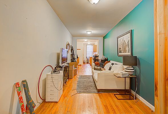 1st image of 423 E 9th St #2