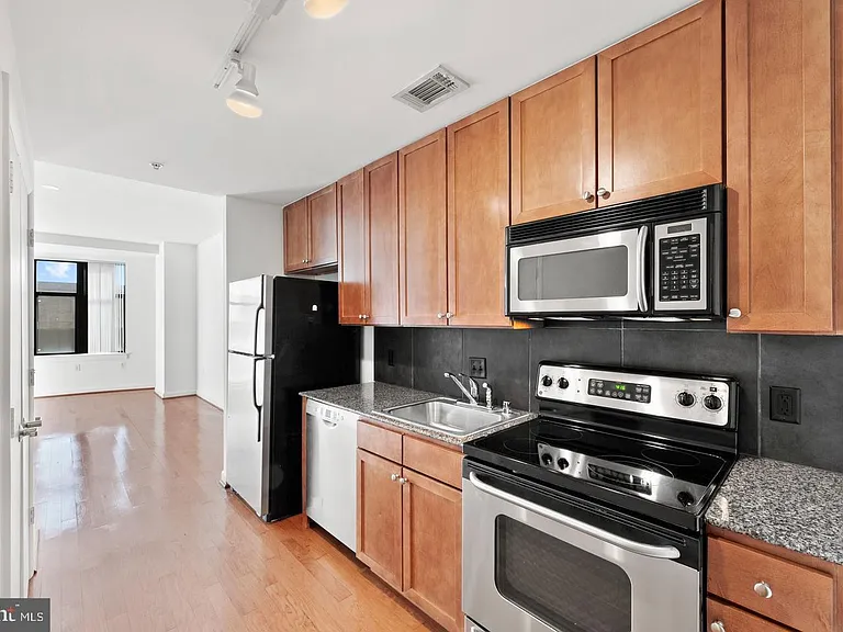 400 Massachusetts Ave NW #1102 — Photo 5