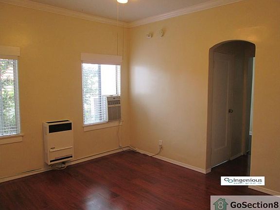 3rd image of 832 Fedora St