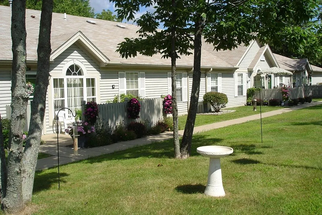 Hermitage Hills Apartments — Photo 2