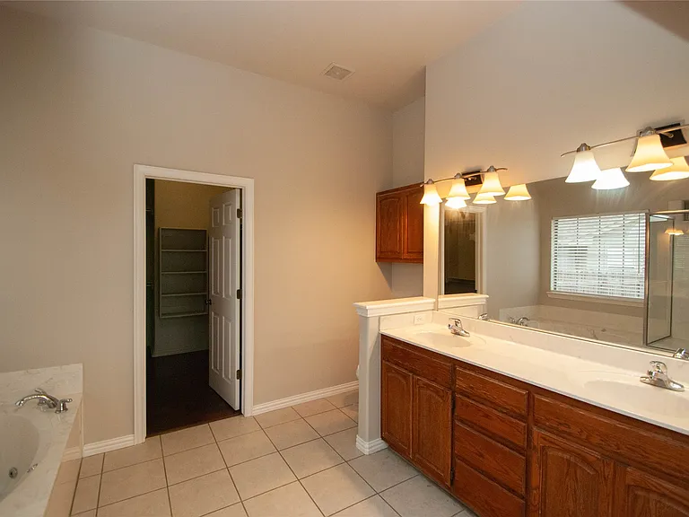 837 E Vancouver St — Photo 21