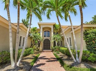 401 Hawser Ln, Naples, FL 34102