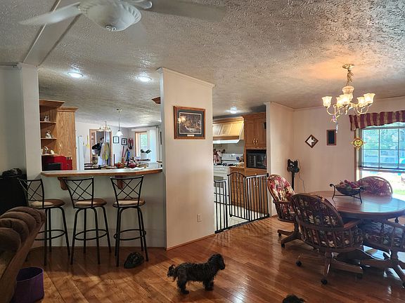 4th image of 3442 Saginaw St