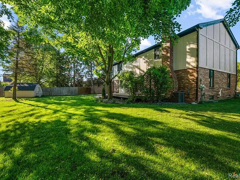 48156 Virginia Ct — Photo 48