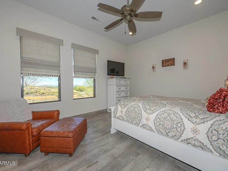 5861 E Cloud Rd — Photo 31