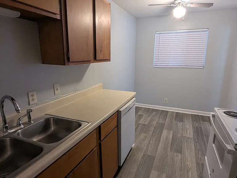 East Lake Apartments — Photo 30