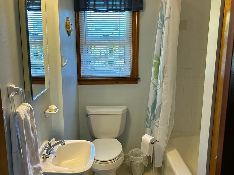 203 Princeton Ave — Photo 15