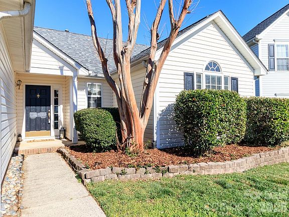 3rd image of 6425 Tunston Ln