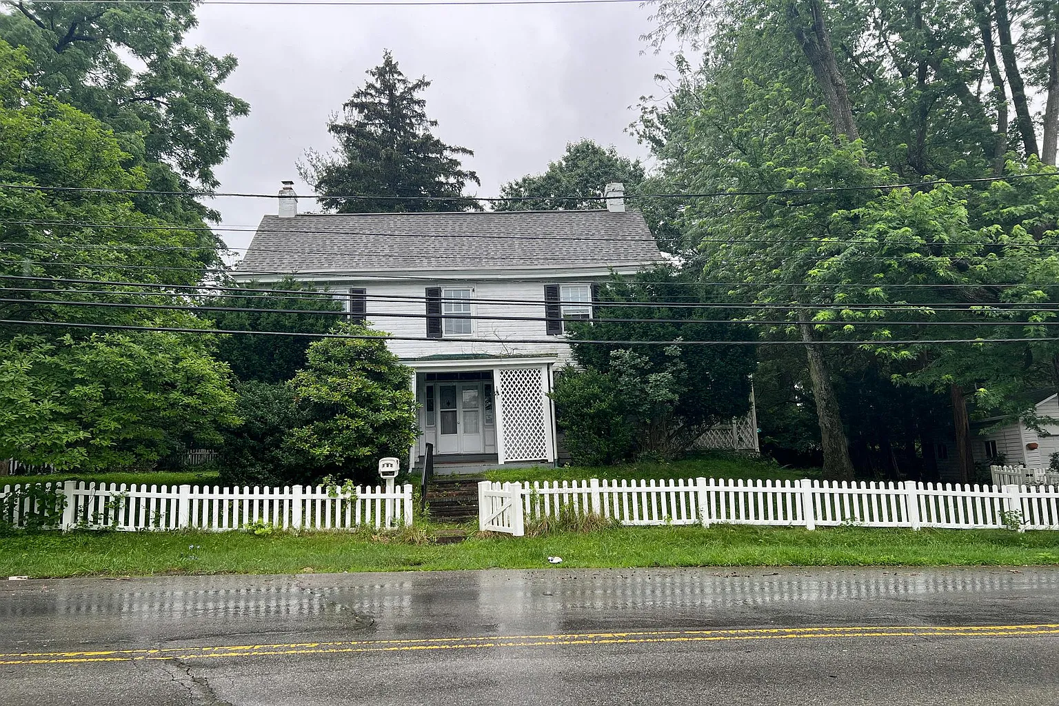 732 Spring Ln photo 1