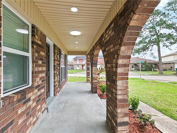 3rd image of 2465 Park Ln
