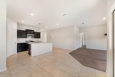 4 bed, 1738 sqft, $2,300 — Photo 4