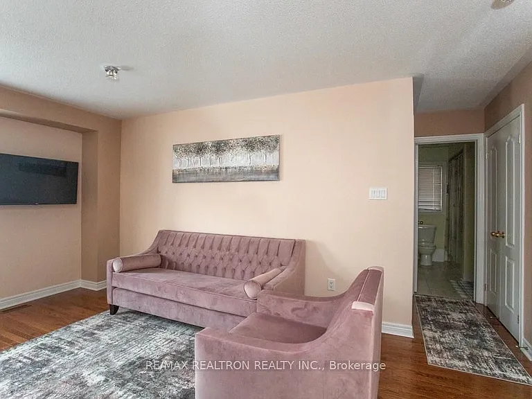 54 Chayna Cres — Photo 8