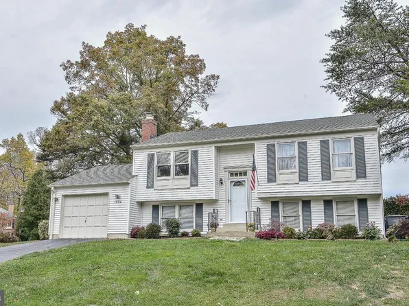 1502 Hiddenbrook Dr, Herndon, VA 20170