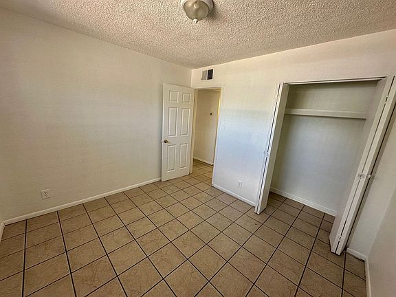 3rd image of 809 W 1st St #1