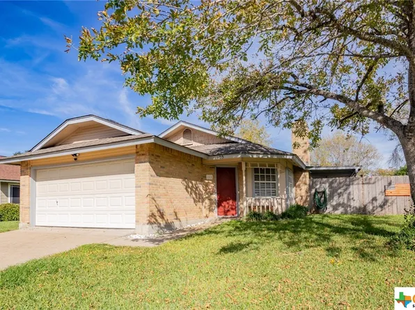 105 Joyce Ln, Victoria, TX 77901