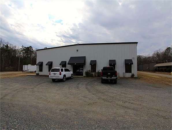 1st image of 121 Goodwin Cir