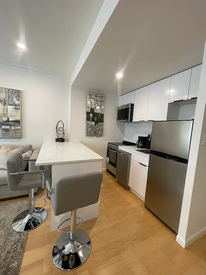 150 West 51st Street — Photo 3